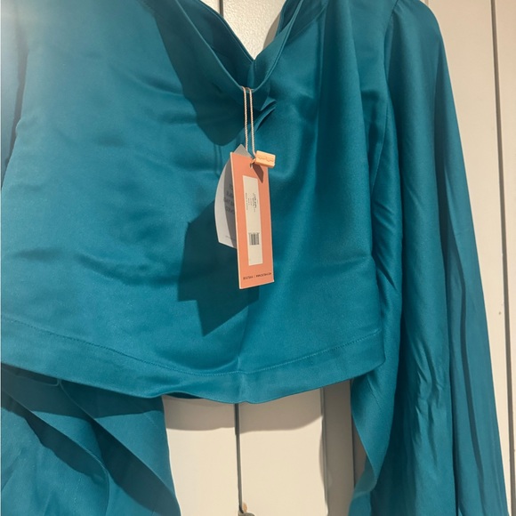 Elegant Teal Top  with Cape Sleeves - Picture 3 of 4